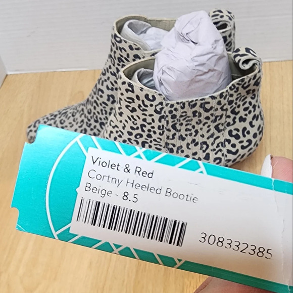 NWT Violet & Red Leather cheetah leopard cortny heeled booties size 8.5M - Picture 2 of 13